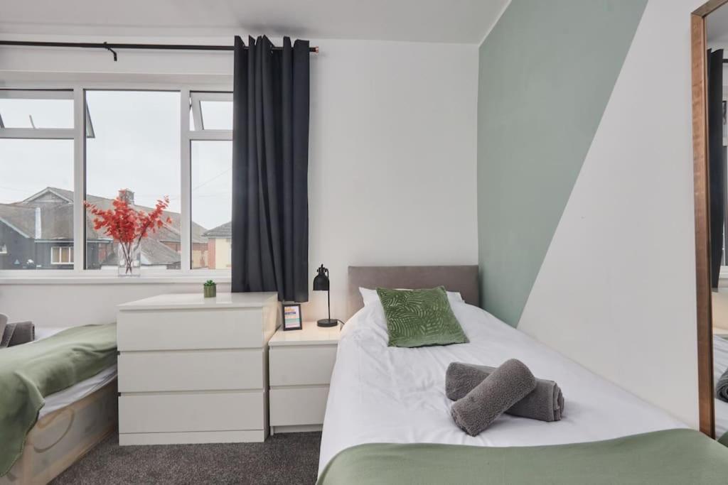Haw Hill House - Modern 4 Bed Apartment Normanton  Екстериор снимка