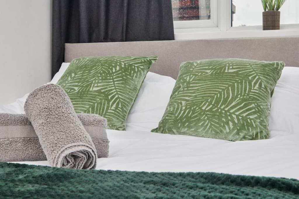 Haw Hill House - Modern 4 Bed Apartment Normanton  Екстериор снимка