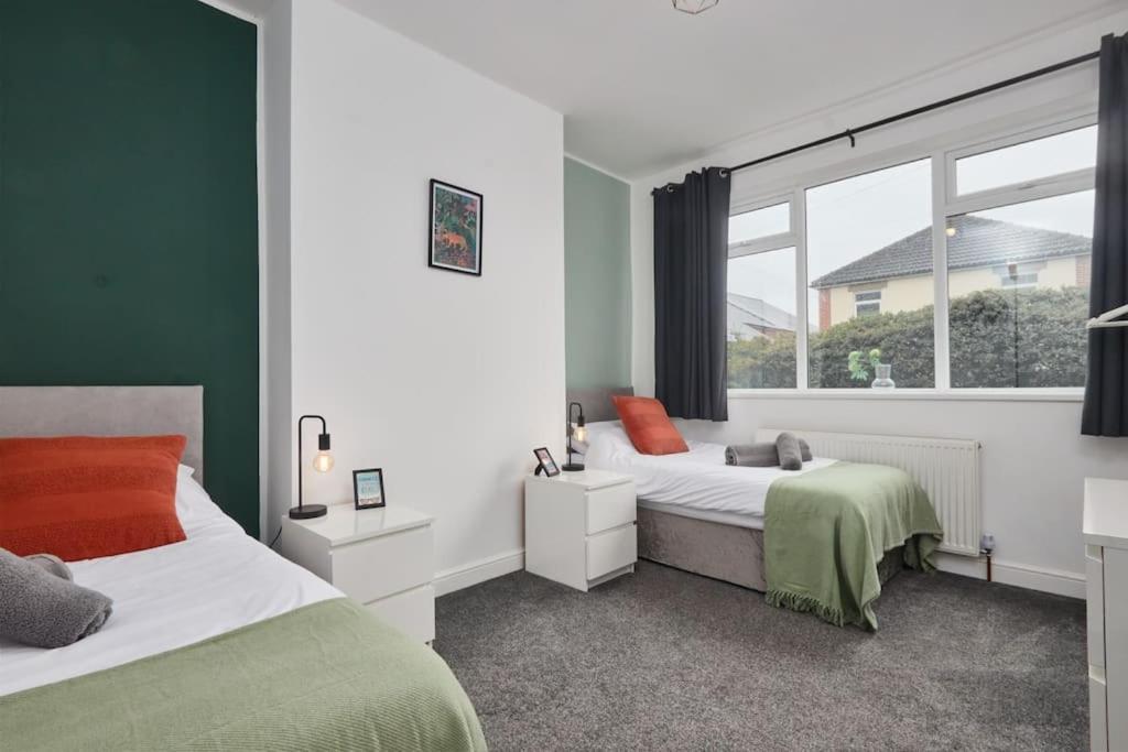 Haw Hill House - Modern 4 Bed Apartment Normanton  Екстериор снимка